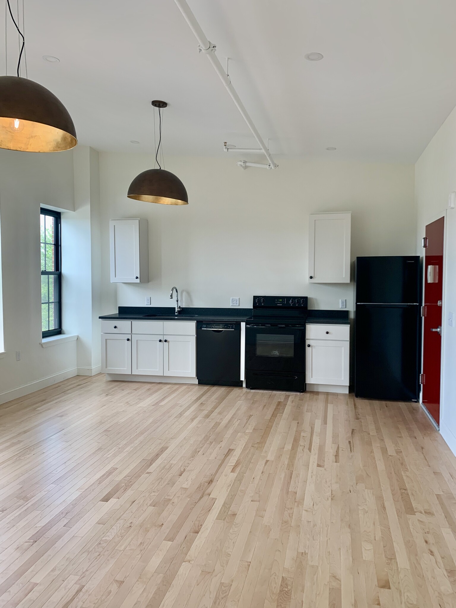 Building Photo - 146 Main St