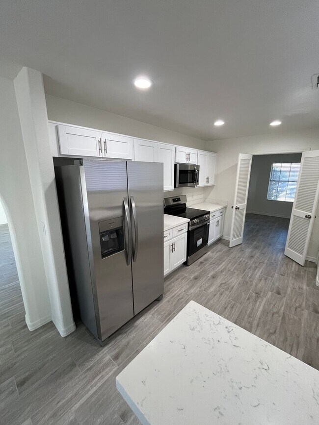Building Photo - 1430 W Camino Ct