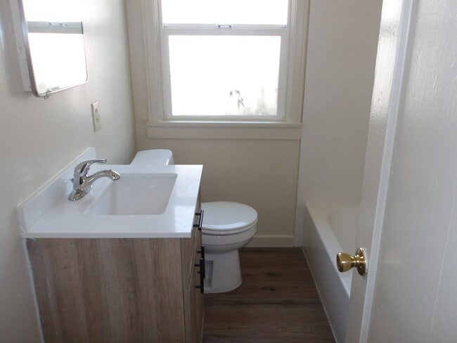 Building Photo - Cozy and Spacious Home for Rent