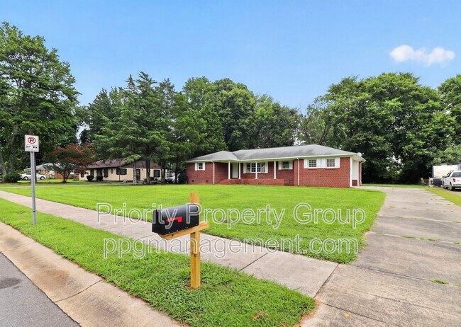 Building Photo - 3916 Piney Grove Rd