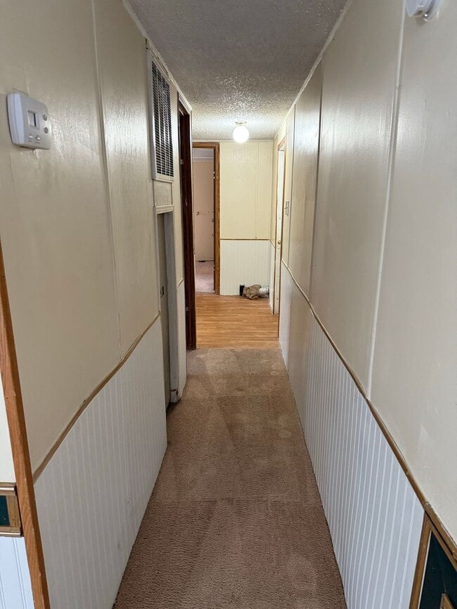 Building Photo - 2 Bedroom 1 Bathroom