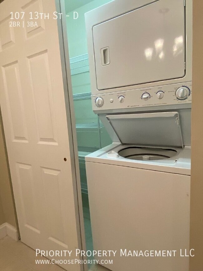 Building Photo - 107 13th St