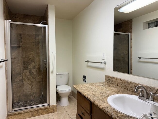 Building Photo - House For Lease