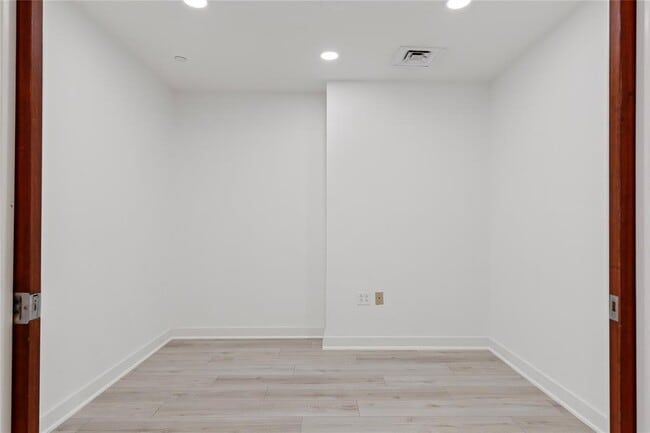 Building Photo - 1812 West Ave