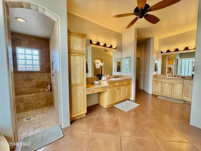 Building Photo - 11096 N Pusch Ridge View Pl