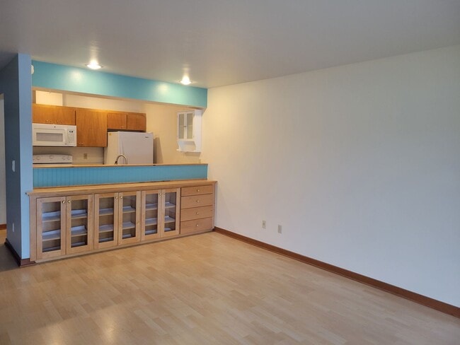Building Photo - 2BD Condo Located in Charming Neighborhood...
