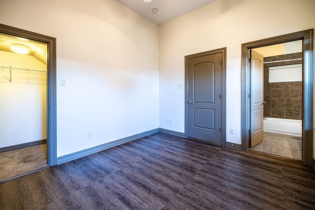 Building Photo - 10626 Clearview Villa Pl