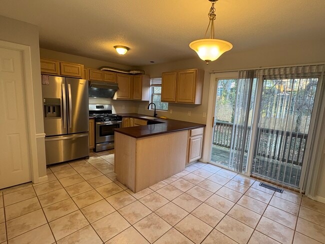 Building Photo - 241 Branford Rd