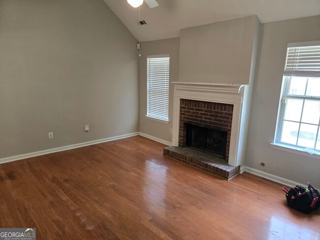 Building Photo - 642 N Fairfield Dr