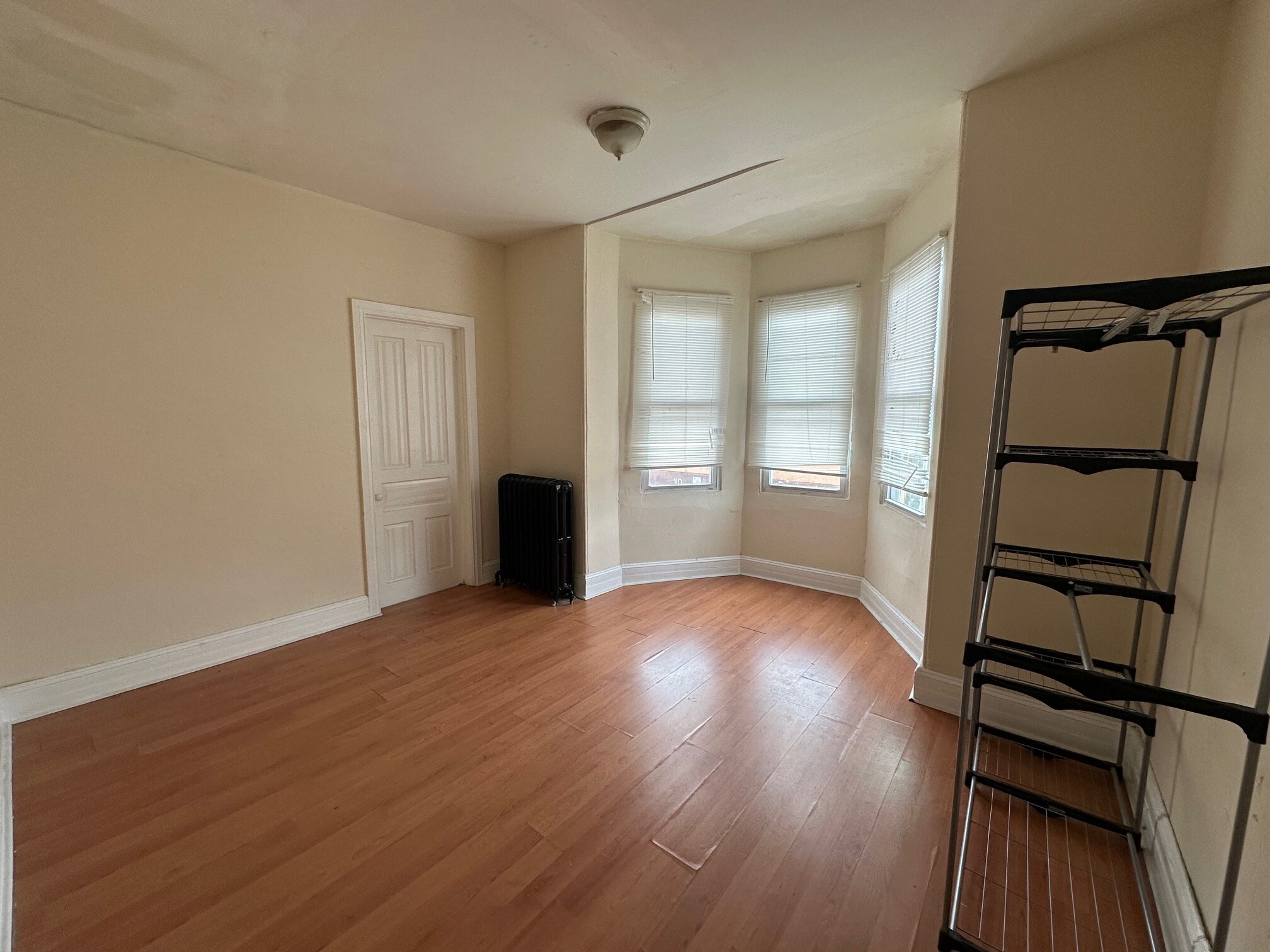 Building Photo - 1327 W Seltzer St