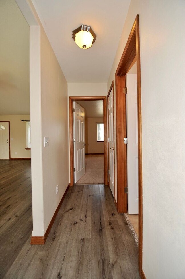 Building Photo - 3 bed 2 bath Rancher near Post Falls High School