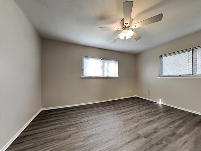 Building Photo - 3215 Sycamore Springs Dr