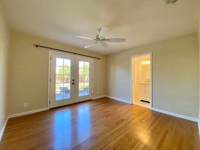 Building Photo - Centrally Located Three Bedroom North Napa Home