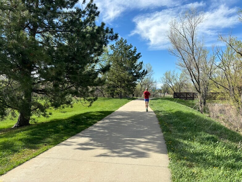 Building Photo - 4202 Monroe Dr