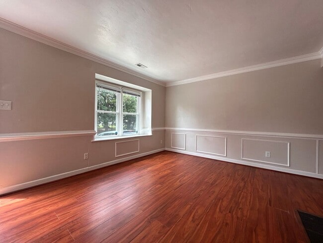 Building Photo - 3-Bedroom Townhome with Spacious Backyard ...
