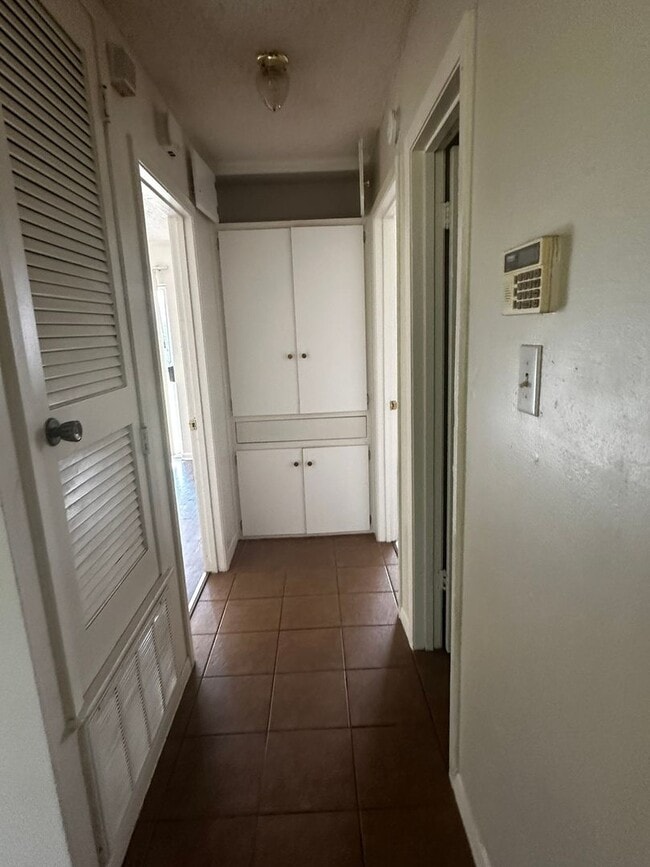Building Photo - Lockwood Properties4 (900 Sahara Ave)