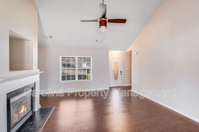 Building Photo - 7020 Bullock Dr