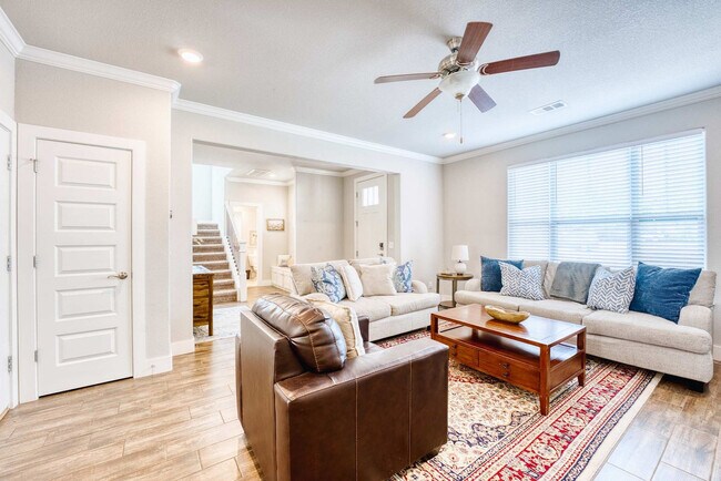 Building Photo - 909 W Eagle St