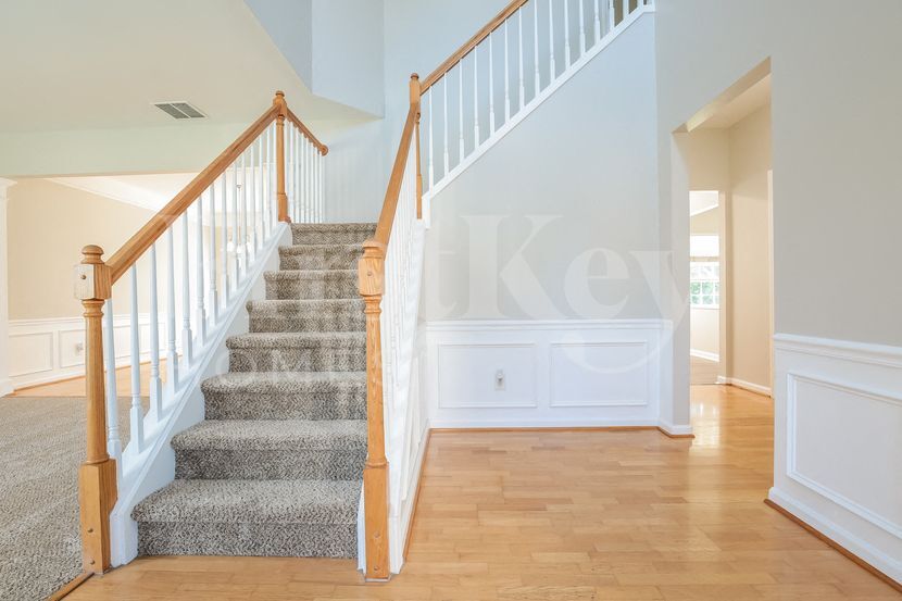 Building Photo - 1562 Pondhaven Dr