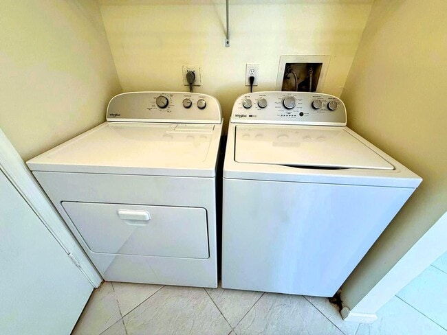 Building Photo - 1809 N Congress Ave