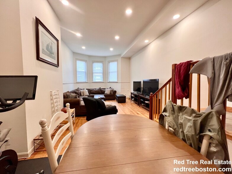 Building Photo - 143 L St