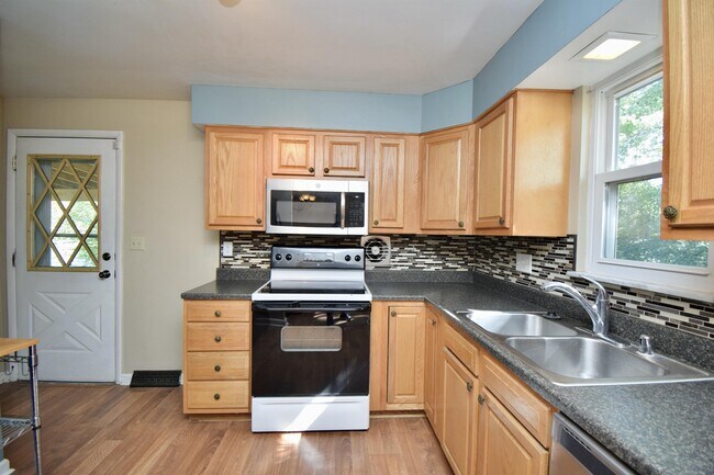 Building Photo - 1800 Keith Dr