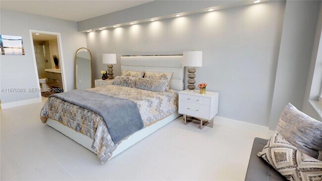 Building Photo - 5601 Collins Ave