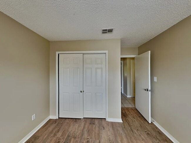 Building Photo - 2041 Nottingdale Ln
