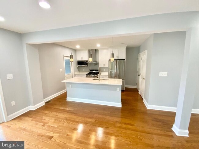 Building Photo - 1318 Ingraham St NW