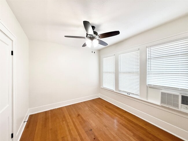 Building Photo - 1126 Berthea St