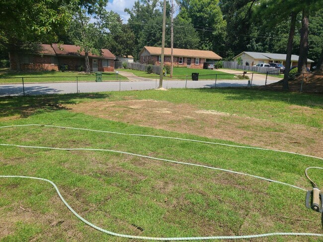 Building Photo - 4 Bedrooms 2.5 Baths, North Columbus