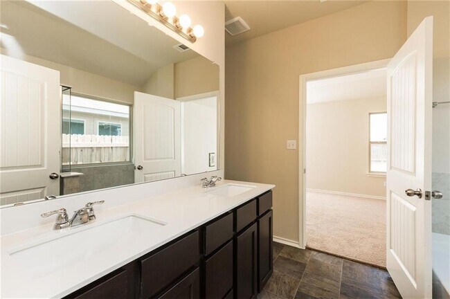 Building Photo - 12912 Tinker St