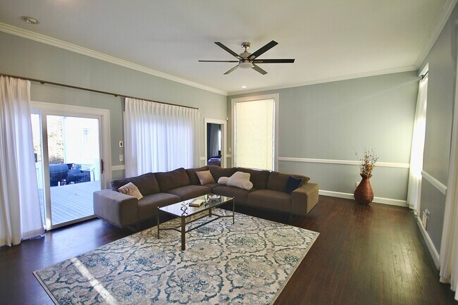 Building Photo - 106A Comstock Hill Ave