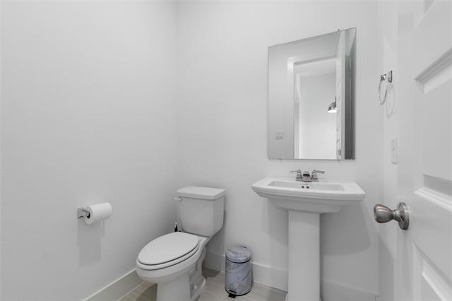 Building Photo - 4005 Crossroads Ct