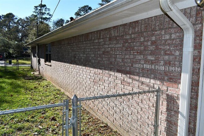 Building Photo - 203 Pine Valley