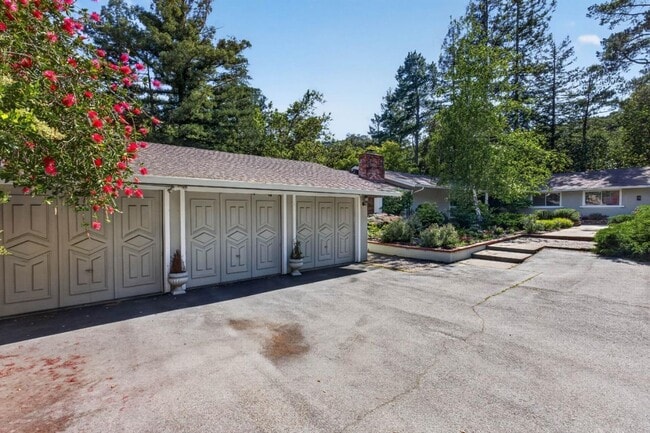 Building Photo - Single Story Home with Sparkling Pool, Large Spacious Lot with Top Schools! Monte Sereno/Los Gato...