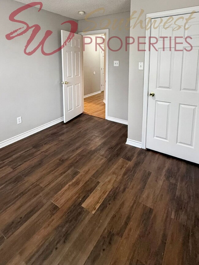 Building Photo - Charming 3 bedroom, 1 bath home