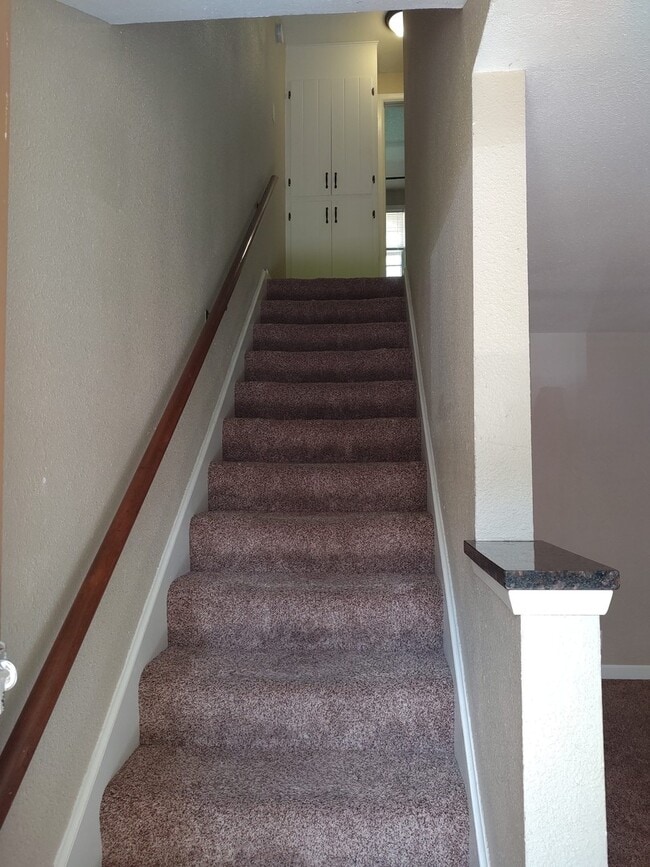 Building Photo - ALL PROSPECTIVE TENANTS MUST SUBMIT A $58 NON-REFUNDABLE APPLICATION FEE PER APPLICANT ONLINE AND...