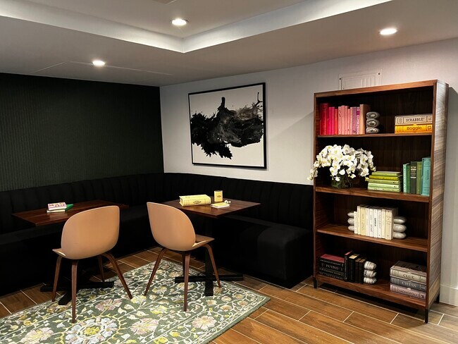 Interior Photo - 110 Horatio St