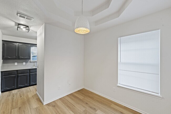 Building Photo - 1106 Stonehaven Blvd