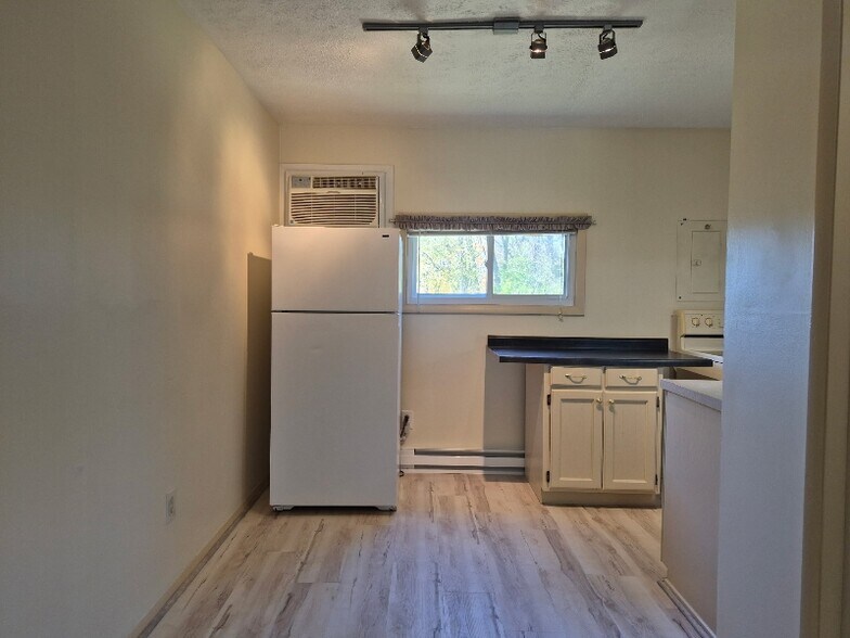 Building Photo - 71 W North St