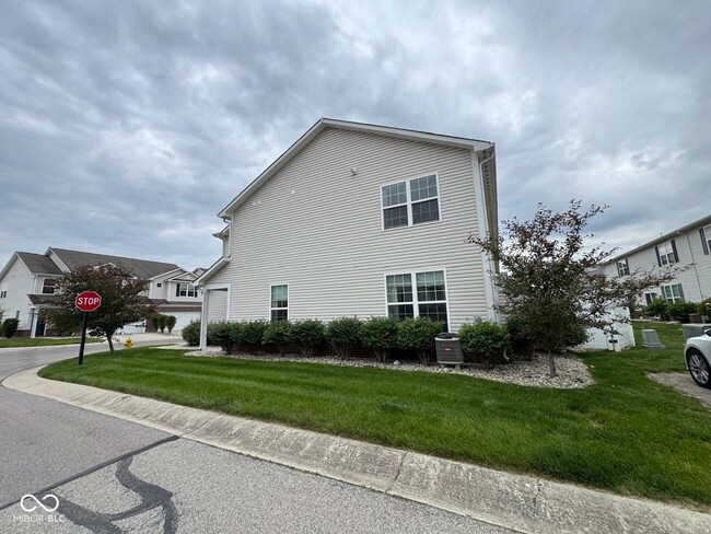 Building Photo - 9652 Wild Iris Dr
