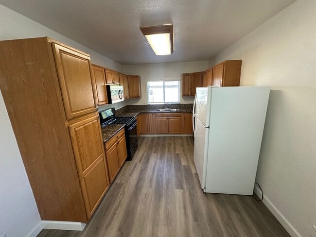 Building Photo - $1,000 Off First Months Rent!! Sparks 2 be...