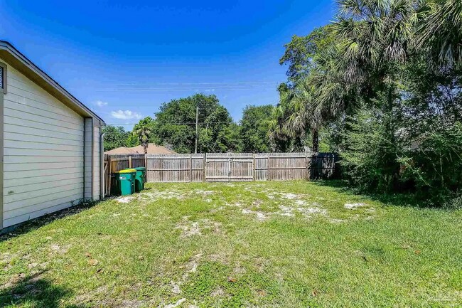 Building Photo - 394 Rosewood Dr