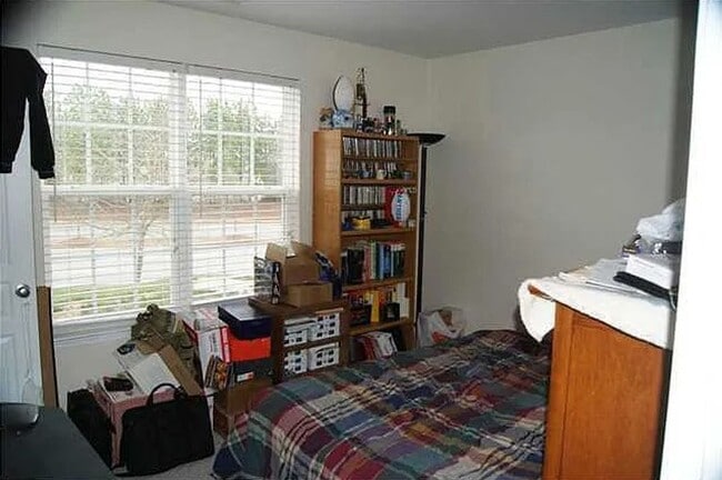 Building Photo - 21 Canary Ct