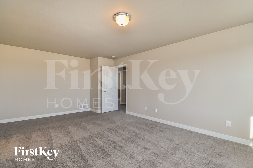 Building Photo - 10405 Luneth Dr