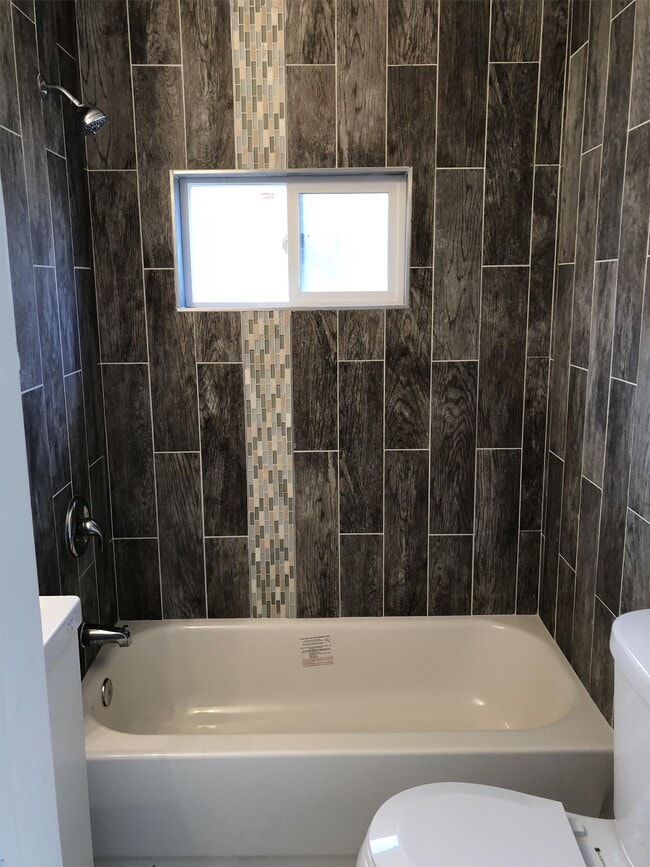 Building Photo - 1312 8th St