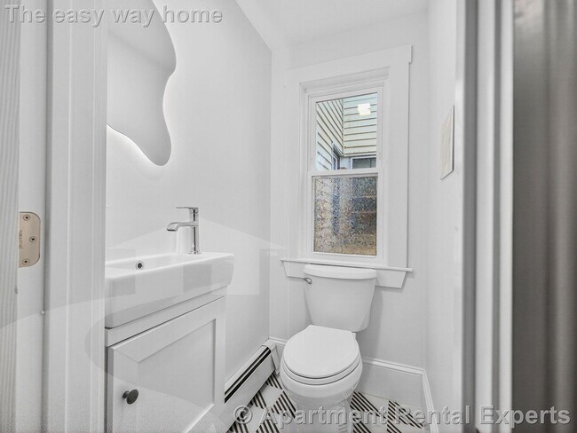 Building Photo - 114 Woodstock St