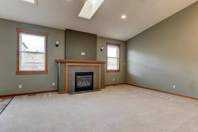 Building Photo - Spacious 3 Bedroom Plus Office with AC, Gas Fireplace and Fenced Backyard