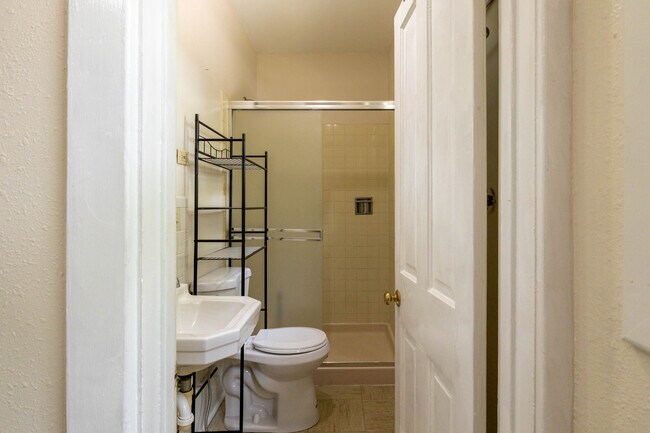 Building Photo - Mill St